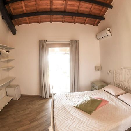 Bed and Breakfast Domu Virginia Кастиадас Экстерьер фото