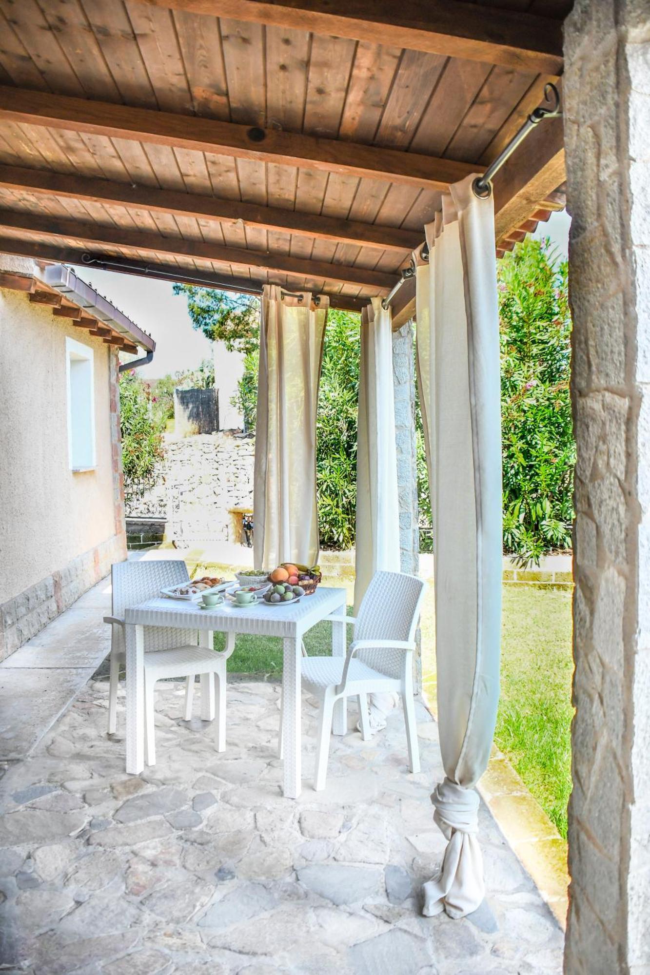 Bed and Breakfast Domu Virginia Кастиадас Экстерьер фото
